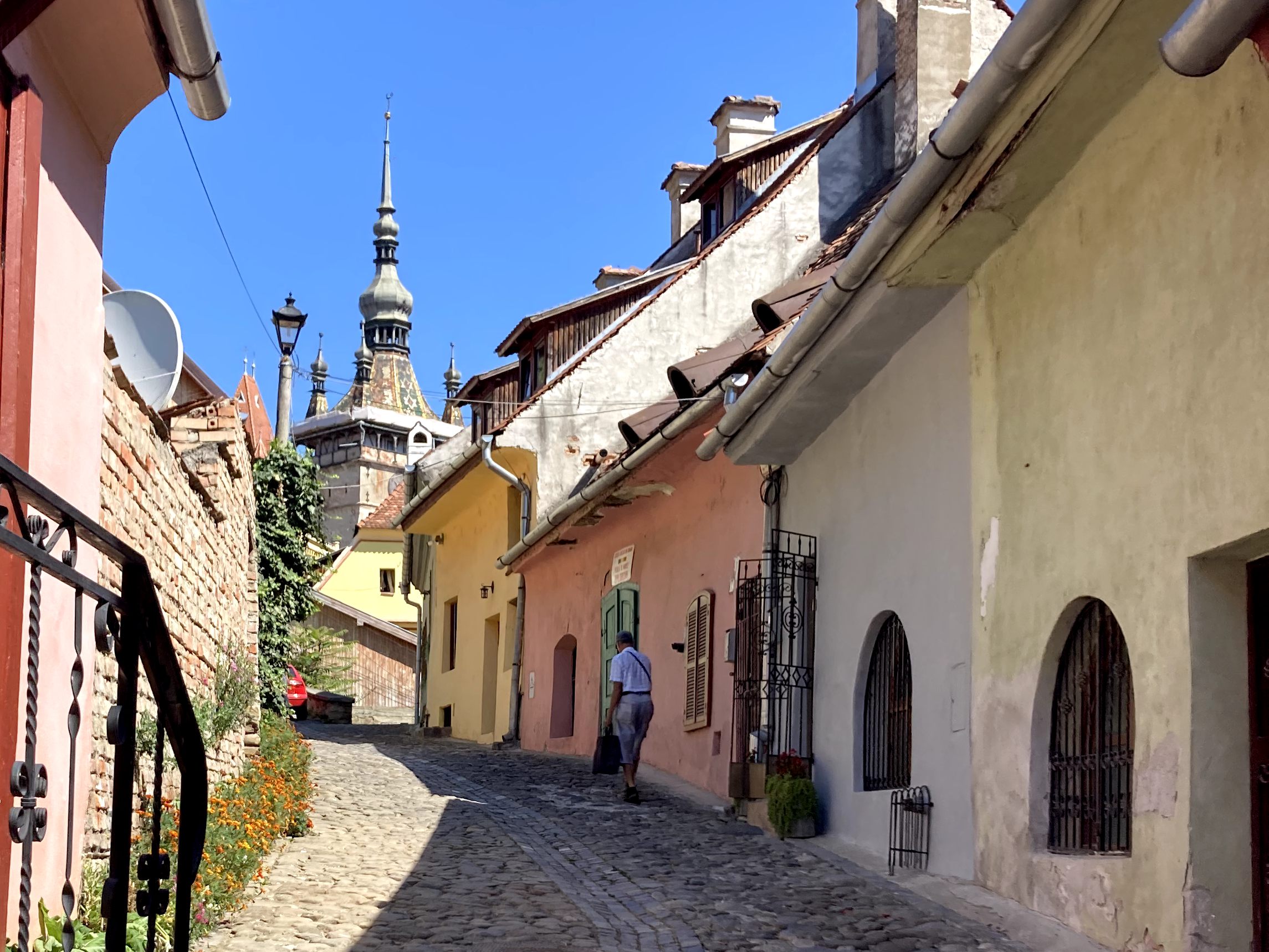 Es ist der berühmte verwinkelte Geburtstort vom echten Graf Dracula in Transsilvanien in Sighisoara.