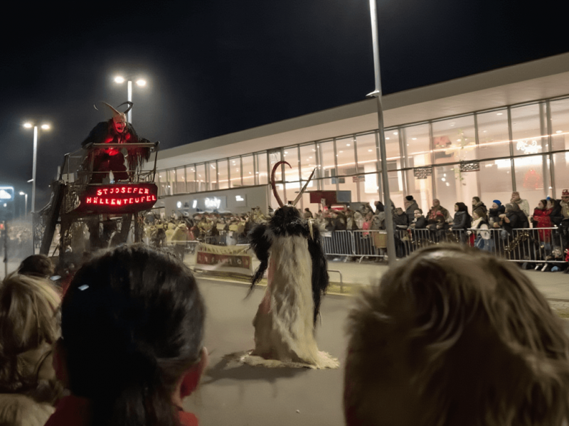 Krampus und Perchtenlauf in Österreich – Der Nikolaus Helfer